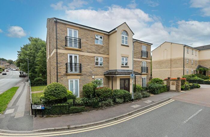 2 Bedroom Flat For Sale In Mill Beck Close, Farsley, Pudsey, West Yorkshire, LS28
