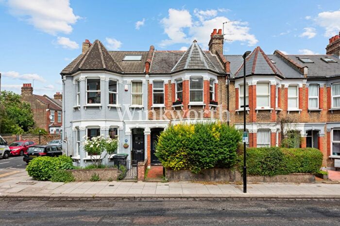 1 Bedroom Flat For Sale In Downhills Park Road, London, N17