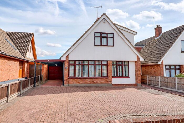 4 Bedroom Chalet For Sale In The Fairway, Leigh-On-Sea, Essex, SS9