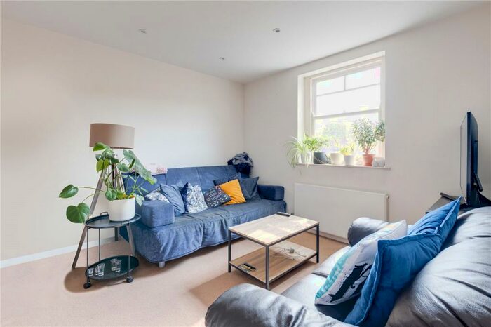 2 Bedroom Flat To Rent In Ferme Park Road, London, N4