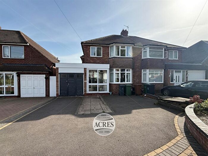 3 Bedroom Semi-Detached House For Sale In Frankburn Road, Streetly, Sutton Coldfield, B74