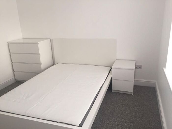 1 Bedroom Flat To Rent In Forest Road, Ilford, IG6