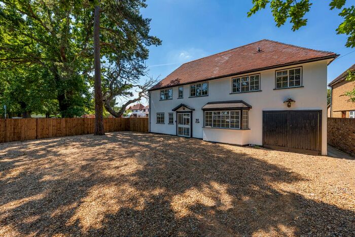 5 Bedroom Detached House To Rent In Hillingdon, UB10