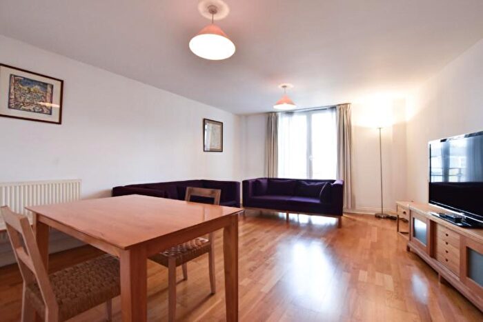 2 Bedroom Flat To Rent In Alberts Court, Palgrave Gardens, Regent's Park, London, NW1