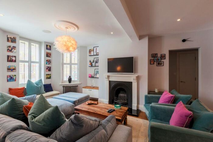 3 Bedroom Flat To Rent In Club Row, Shoreditch, London, E2