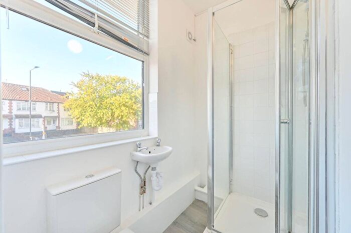 1 Bedroom Flat To Rent In Neasden Lane North, Neasden, London, NW10