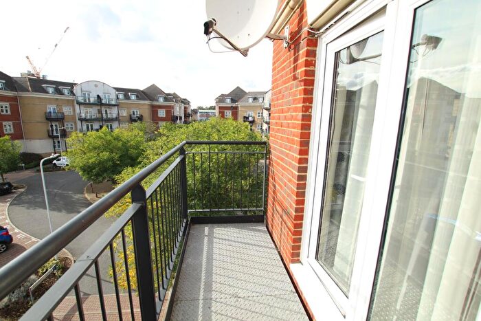 2 Bedroom Apartment To Rent In Critchley Avenue, Dartford, Kent, DA1