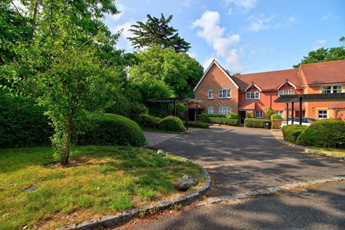 2 Bedroom Maisonette For Sale In Poppy Place, Wokingham, RG40