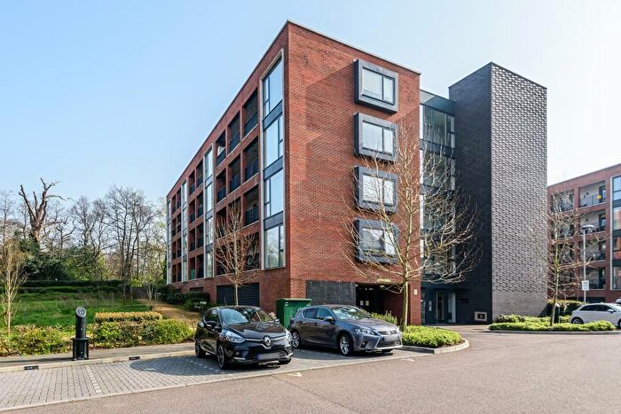 1 Bedroom Flat For Sale In Ebony Crescent, Cockfosters, EN4