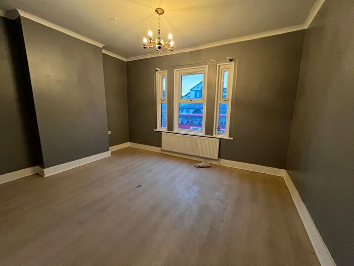 2 Bedroom Flat To Rent In High Road, Ilford, IG1
