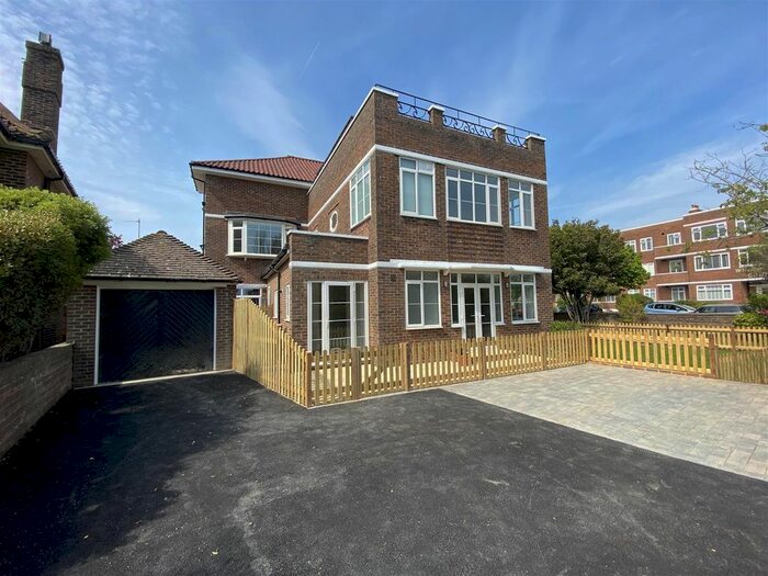 2 Bedroom Flat To Rent In Winchelsea Gardens, Worthing, BN11