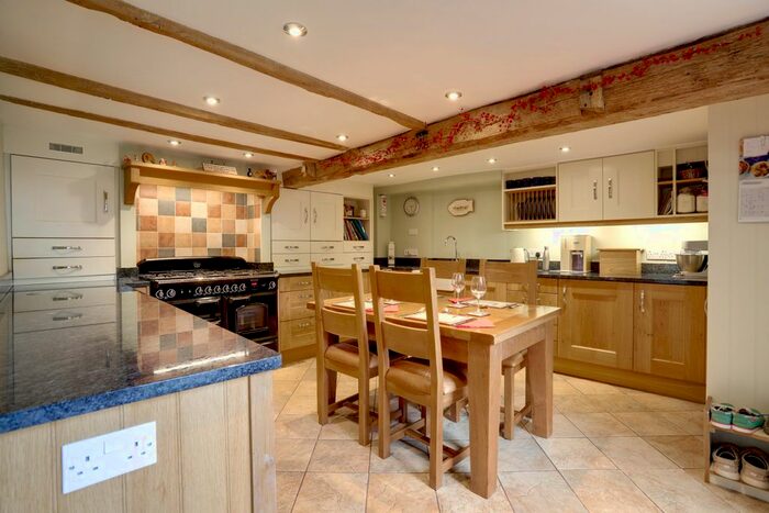 4 Bedroom Barn Conversion For Sale In Combeinteignhead, Newton Abbot, TQ12