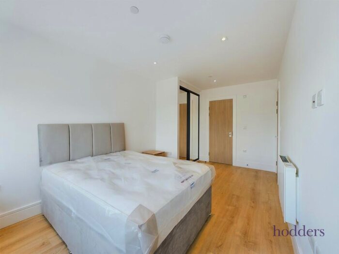 2 Bedroom Apartment To Rent In Surrey, KT16