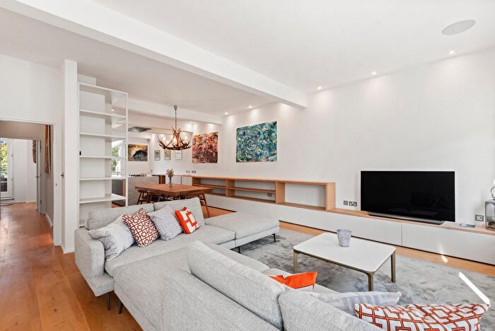 3 Bedroom Flat To Rent In Queens Gate, South Kensington, SW7