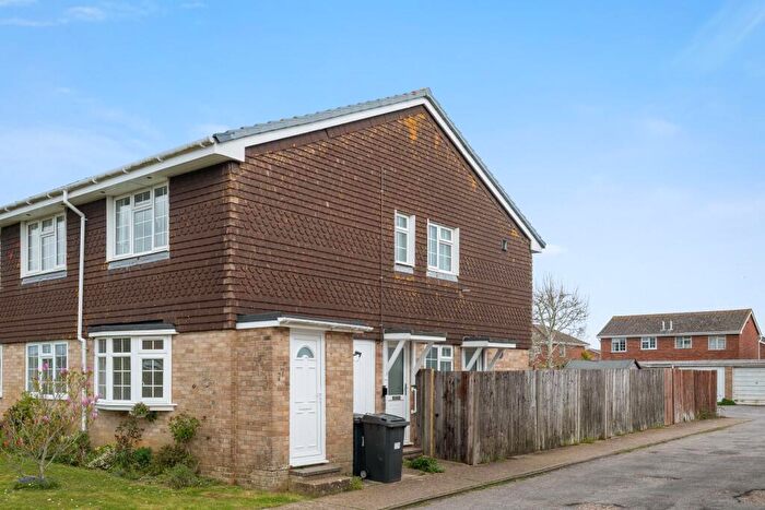 2 Bedroom Maisonette To Rent In Anglesey Avenue, Hailsham, BN27