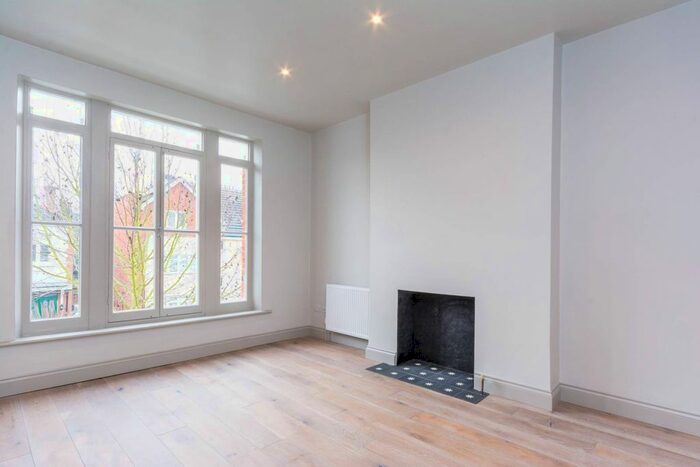 3 Bedroom Flat To Rent In Stile Hall Gardens, Chiswick, London, W4
