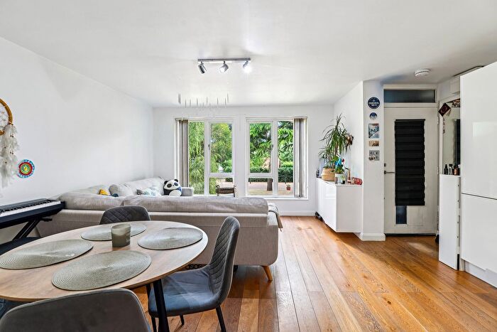 2 Bedroom Flat To Rent In Mallard Place, Twickenham, TW1