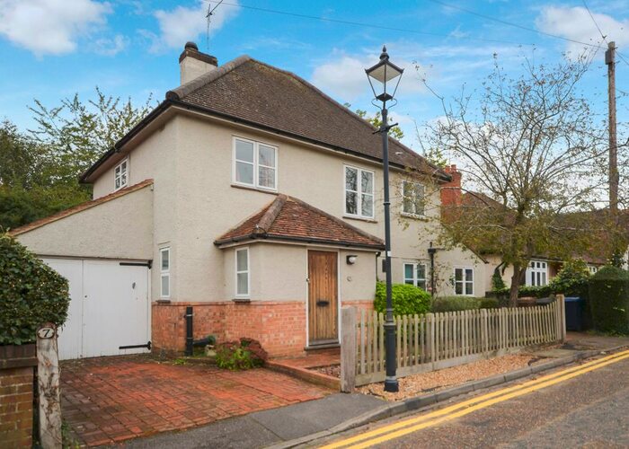 4 Bedroom Detached House To Rent In Long Garden Walk, Farnham, Surrey, GU9