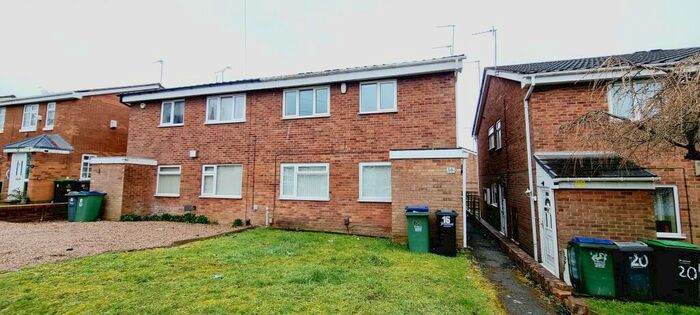 2 Bedroom Maisonette To Rent In Warren Close, Tipton, DY4