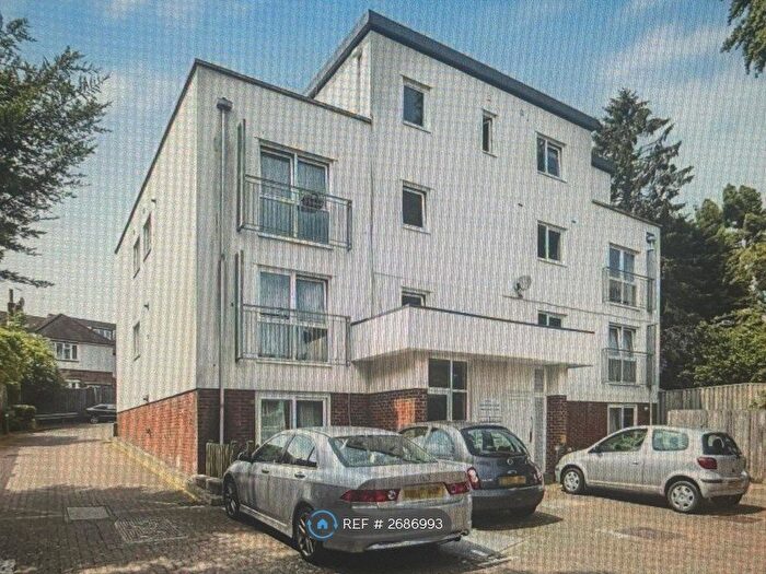3 Bedroom Flat To Rent In Montague Close, Barnet, EN5