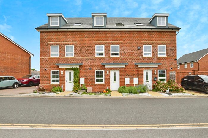 3 Bedroom Terraced House For Sale In Isabella Street, Bearwood, Bournemouth, BH11