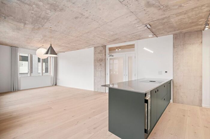 3 Bedroom Flat To Rent In London Lane, London Fields, E8