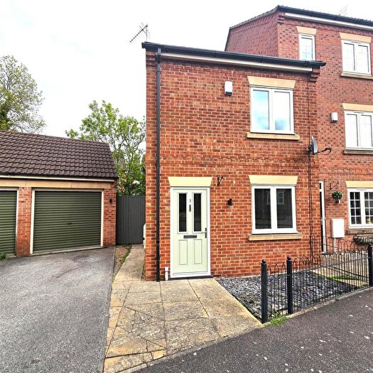 2 Bedroom Town House For Sale In Eldon Green, Tuxford, Newark, NG22