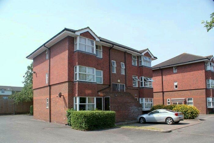 Studio To Rent In Josephs Road, Guildford, Surrey, GU1