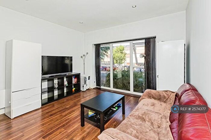 2 Bedroom Flat To Rent In Heron House, Reading, RG2