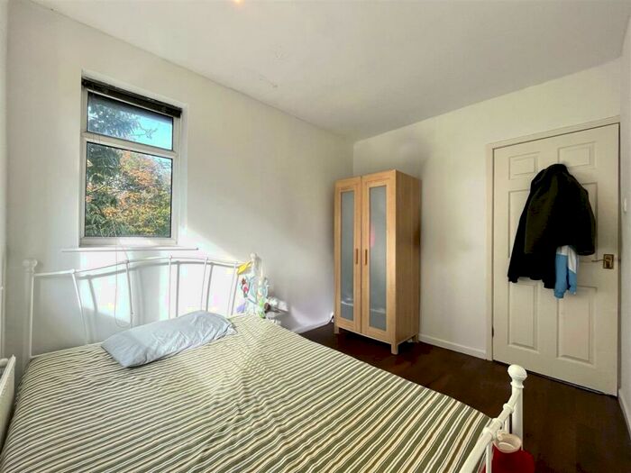 2 Bedroom Apartment To Rent In Brooklands Crescent, Sale, M33