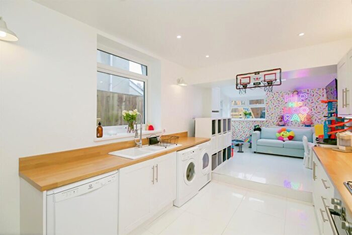 3 Bedroom Terraced House For Sale In Dock View Road, Barry, CF63