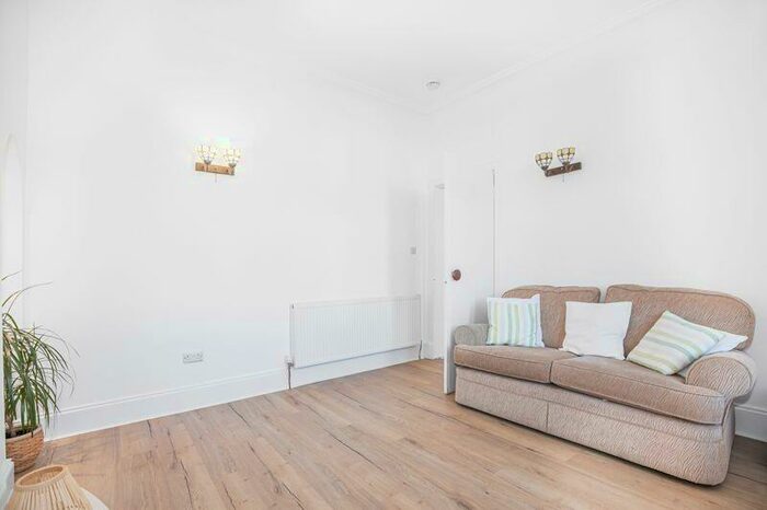 3 Bedroom Semi-Detached House For Sale In Shakespeare Avenue, Clydebank, G81