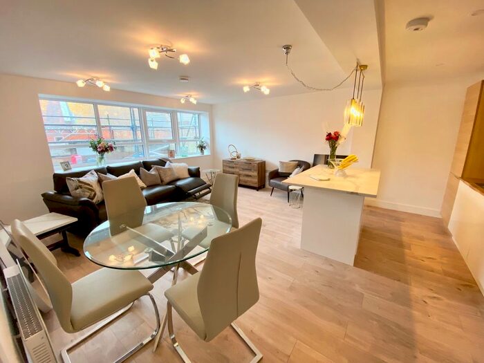 1 Bedroom Flat To Rent In High Street, Christchurch, BH23