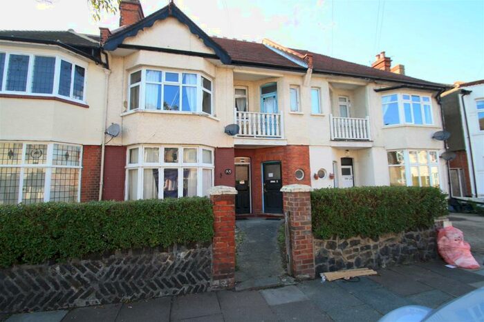 2 Bedroom Flat To Rent In Cranley Road, Westcliff-On-Sea, SS0