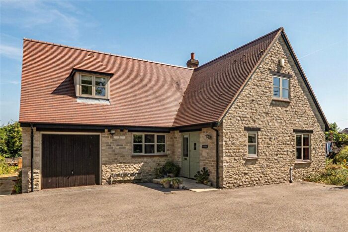 3 Bedroom Detached House For Sale In Wheatley Road, Forest Hill, Oxfordshire, OX33