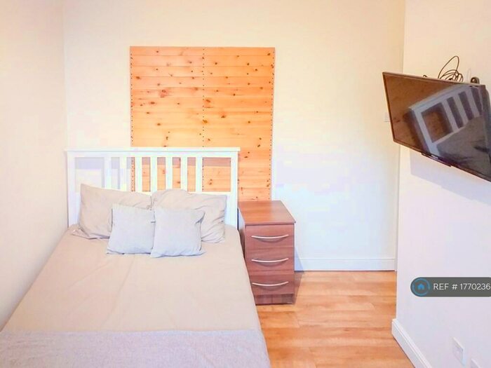Studio To Rent In London, London, N7