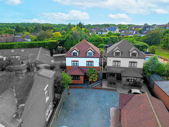5 Bedroom Detached House For Sale In High Road, Rayleigh, SS6