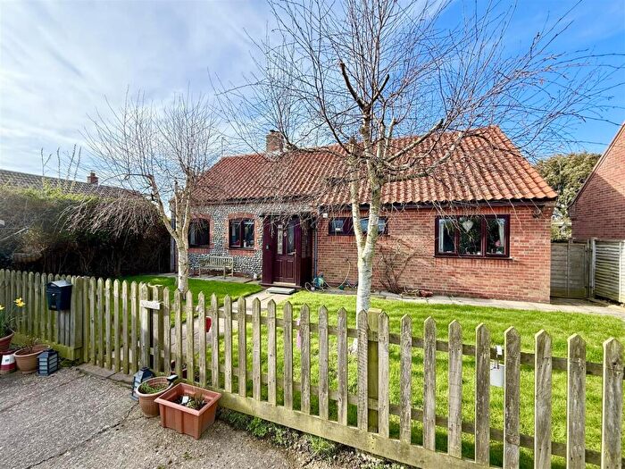 3 Bedroom Detached Bungalow For Sale In Lighthouse Lane, Happisburgh, Norwich, NR12