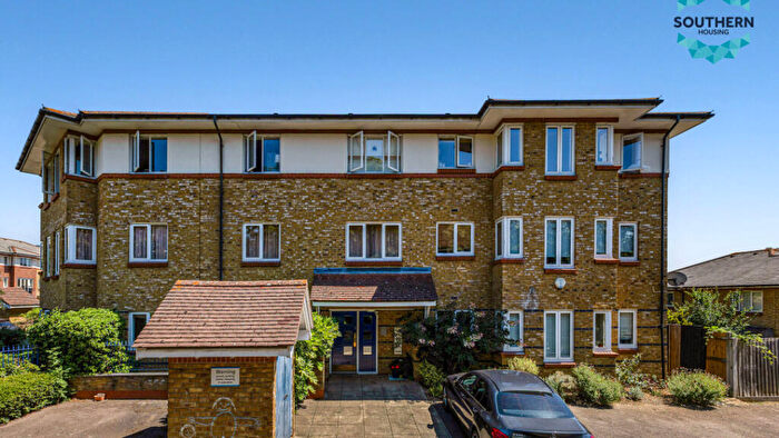 1 Bedroom Flat For Sale In Myddleton Avenue, Stoke Newington, London, N4