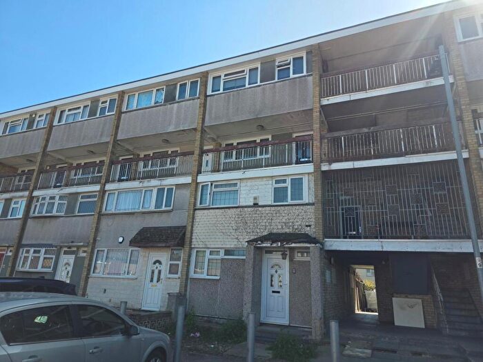 3 Bedroom Maisonette For Sale In Southwark Path, Essex, SS14