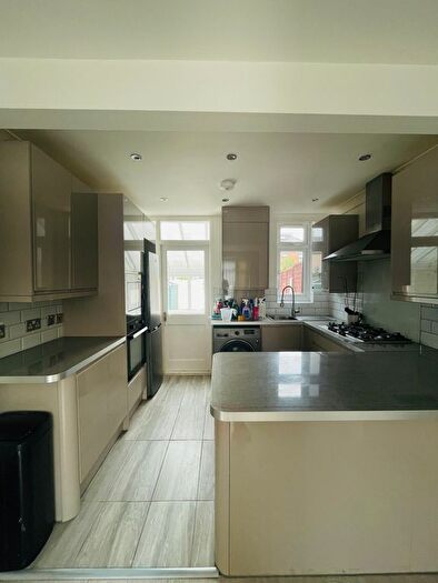 3 Bedroom Terraced House To Rent In Heath Road, Romford, RM6