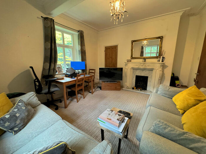 2 Bedroom Apartment To Rent In Stone Villas, Leeds, LS6