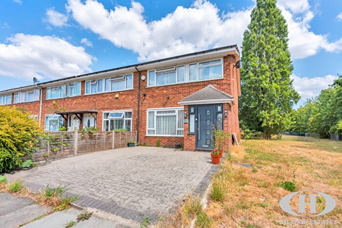 3 Bedroom End Terrace House For Sale In Wilkins Close, Hayes, UB3