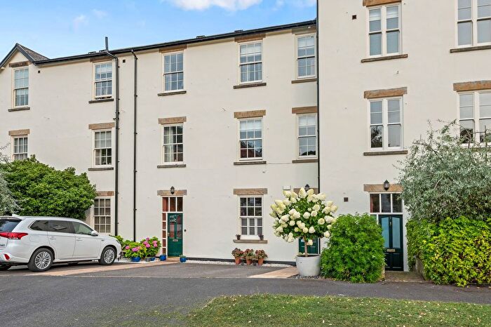 3 Bedroom Town House For Sale In Brearley Hall, Woodmere Drive, Old Whittington, S41