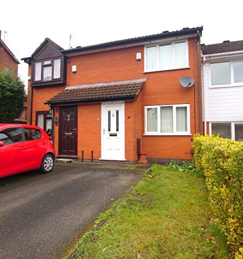 2 Bedroom Mews For Sale In West St, Dukinfield, **New Carpets & Decor**, SK16