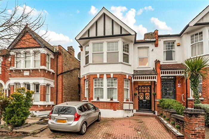 2 Bedroom Maisonette For Sale In Derwent Road, Palmers Green, London, N13
