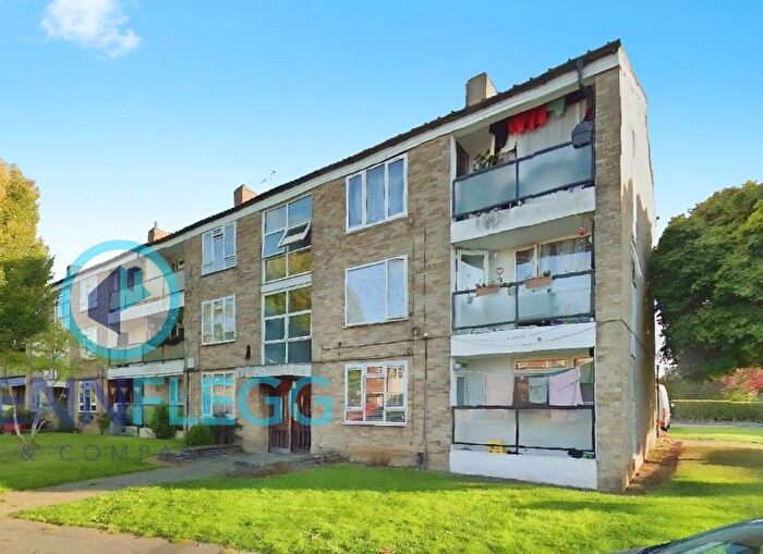 2 Bedroom Flat To Rent In Minster Way, Slough, SL3