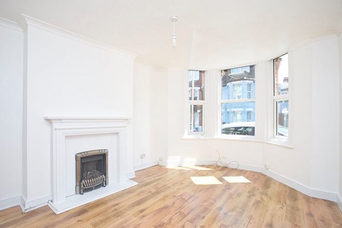 1 Bedroom Flat For Sale In Victoria Road, Folkestone, Kent, CT19