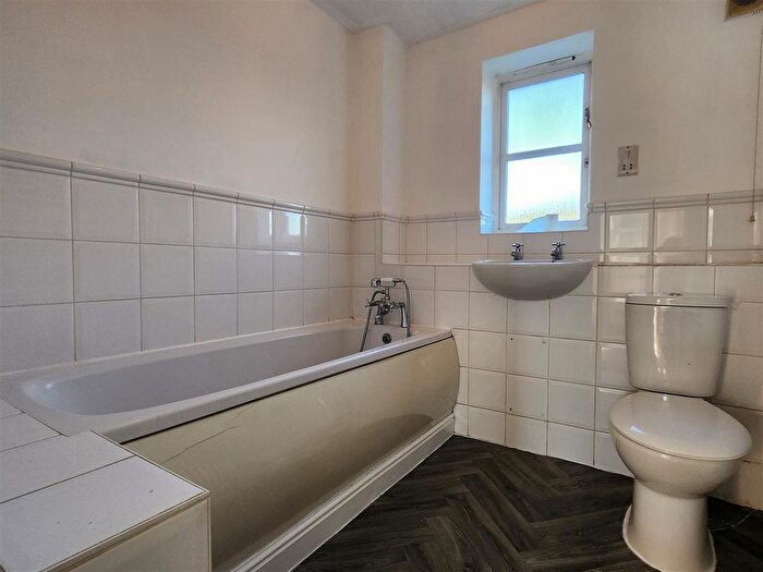 3 Bedroom Detached House For Sale In George Lovell Drive, Enfield Island Village, EN3
