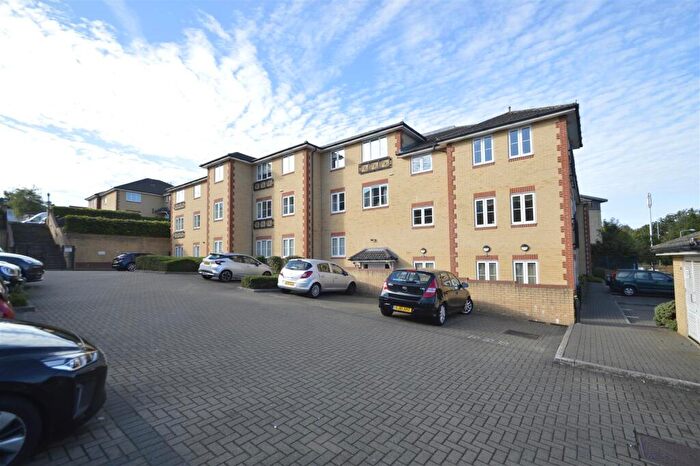2 Bedroom Apartment For Sale In Stoneleigh Road, Ilford, IG5